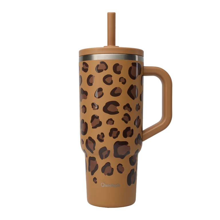 Qwetch Travel Cup met lekvrije dop - WILD LEO - Camel - 900ml